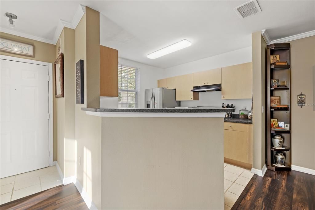 For Sale: $245,000 (1 beds, 1 baths, 947 Square Feet)