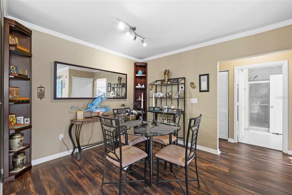 For Sale: $245,000 (1 beds, 1 baths, 947 Square Feet)