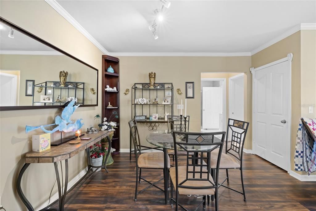 For Sale: $245,000 (1 beds, 1 baths, 947 Square Feet)