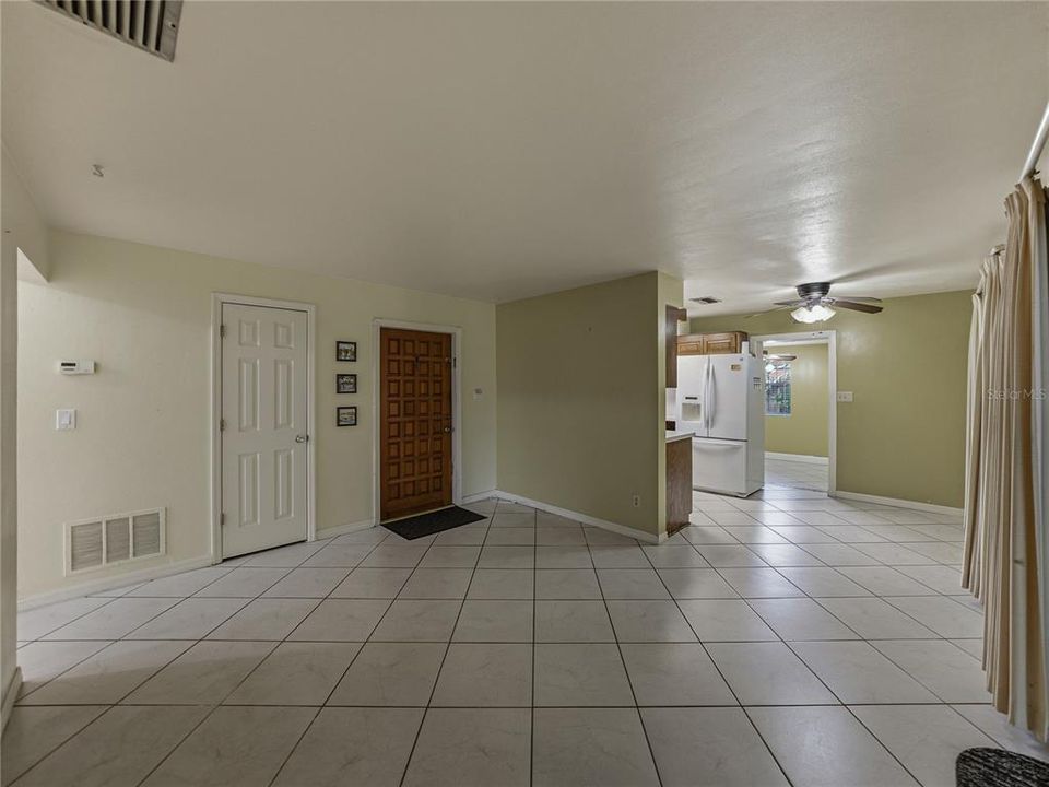 Active With Contract: $350,000 (3 beds, 1 baths, 1185 Square Feet)