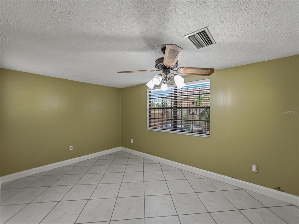 Active With Contract: $350,000 (3 beds, 1 baths, 1185 Square Feet)