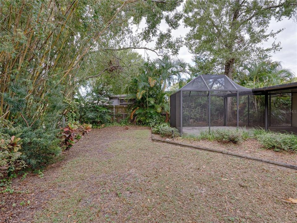 Active With Contract: $350,000 (3 beds, 1 baths, 1185 Square Feet)