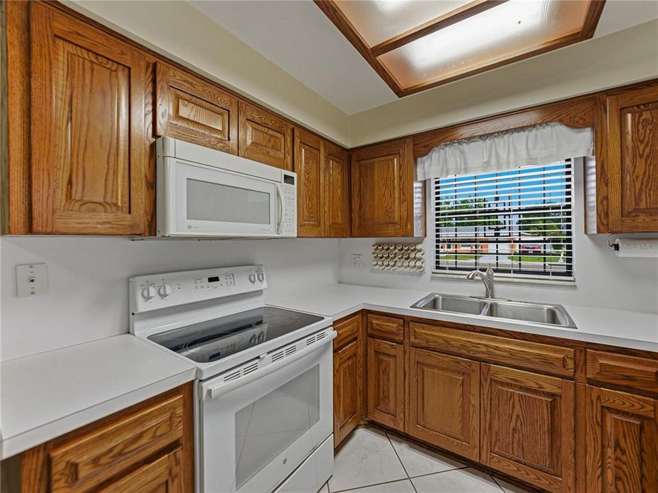 Active With Contract: $350,000 (3 beds, 1 baths, 1185 Square Feet)