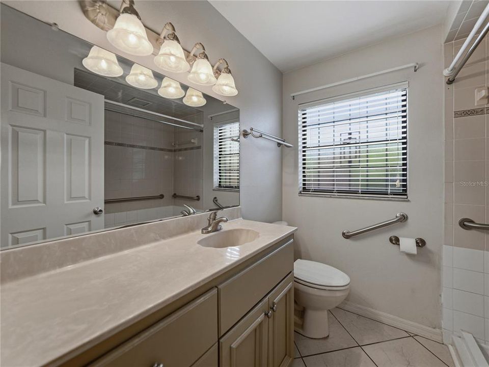 Active With Contract: $350,000 (3 beds, 1 baths, 1185 Square Feet)