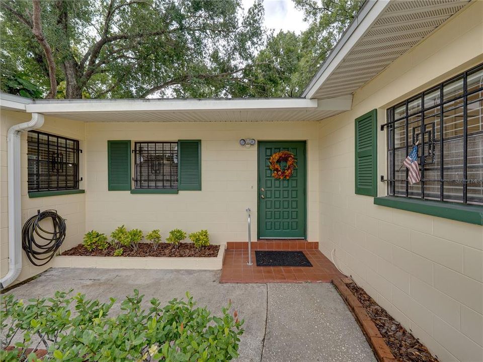 Active With Contract: $350,000 (3 beds, 1 baths, 1185 Square Feet)