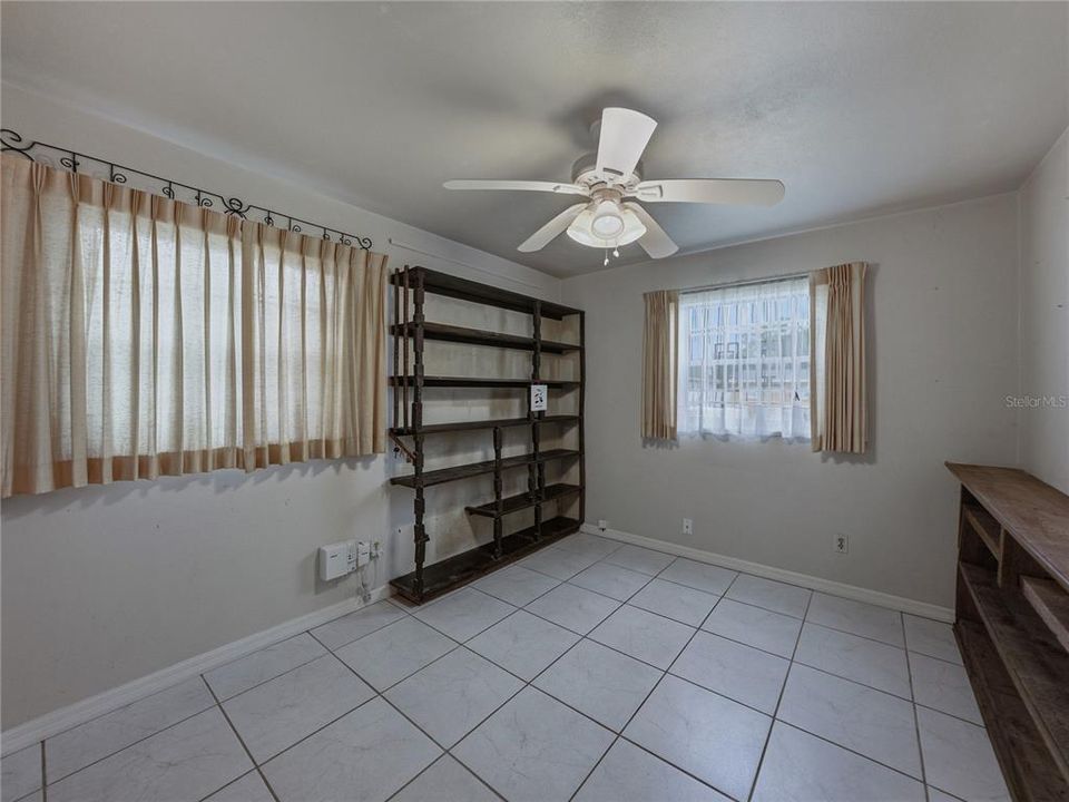 Active With Contract: $350,000 (3 beds, 1 baths, 1185 Square Feet)