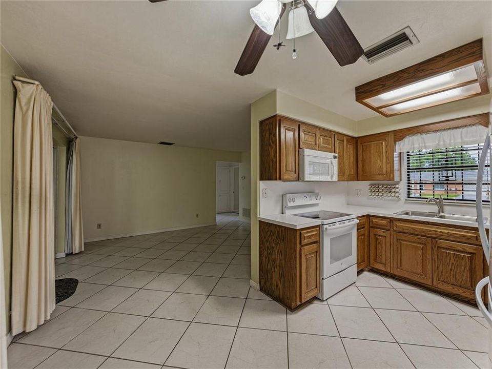 Active With Contract: $350,000 (3 beds, 1 baths, 1185 Square Feet)