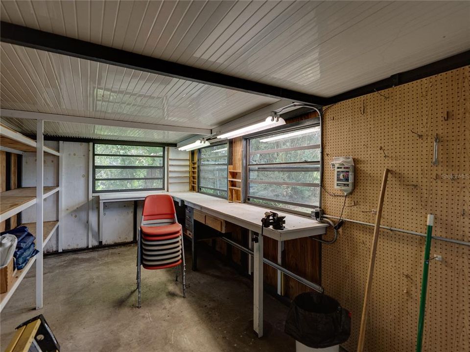 Active With Contract: $350,000 (3 beds, 1 baths, 1185 Square Feet)