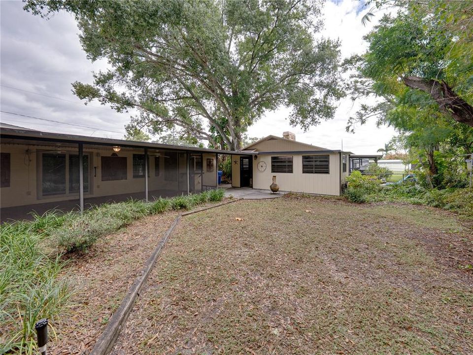 Active With Contract: $350,000 (3 beds, 1 baths, 1185 Square Feet)