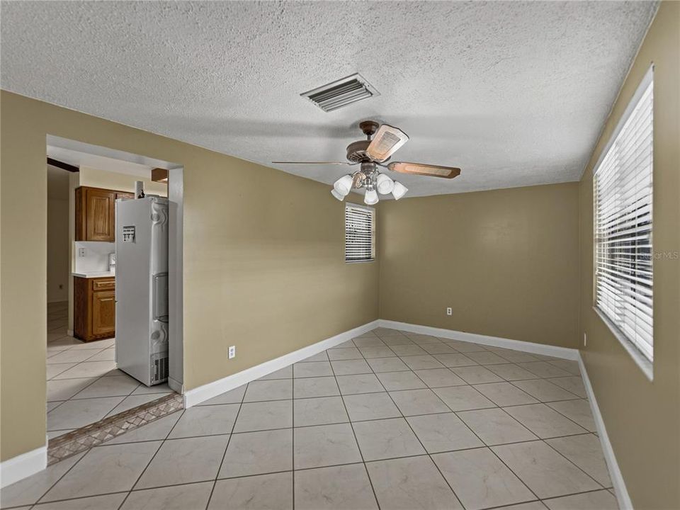 Active With Contract: $350,000 (3 beds, 1 baths, 1185 Square Feet)