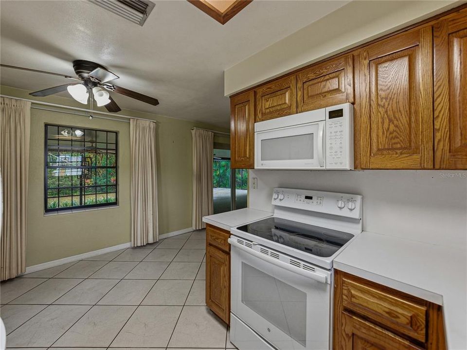 Active With Contract: $350,000 (3 beds, 1 baths, 1185 Square Feet)