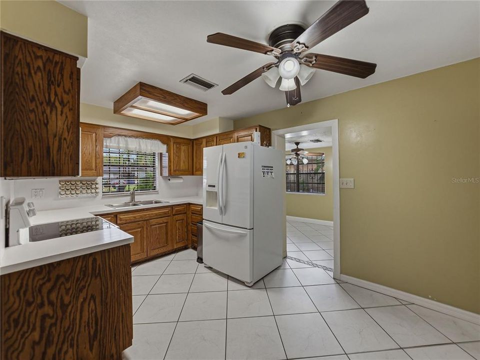 Active With Contract: $350,000 (3 beds, 1 baths, 1185 Square Feet)