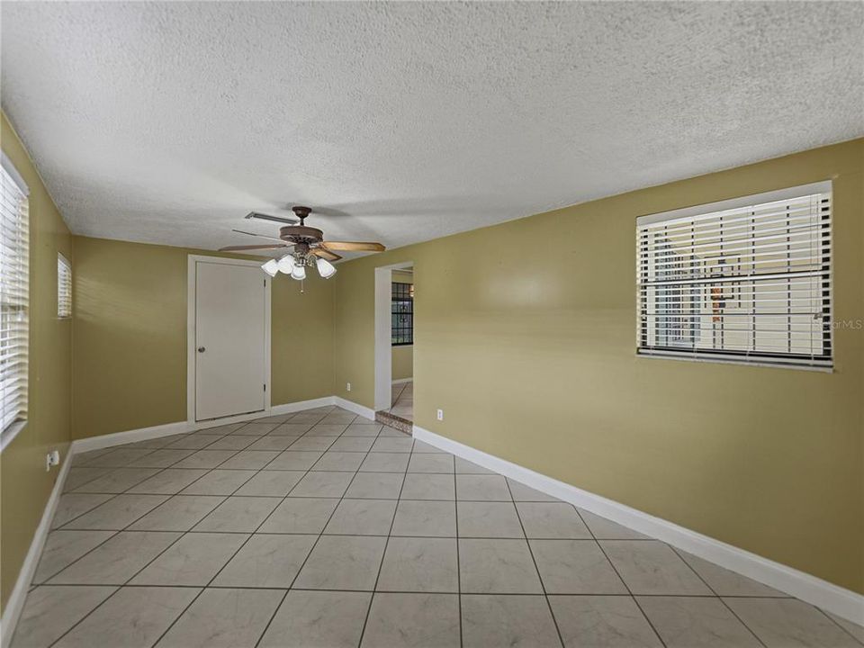 Active With Contract: $350,000 (3 beds, 1 baths, 1185 Square Feet)