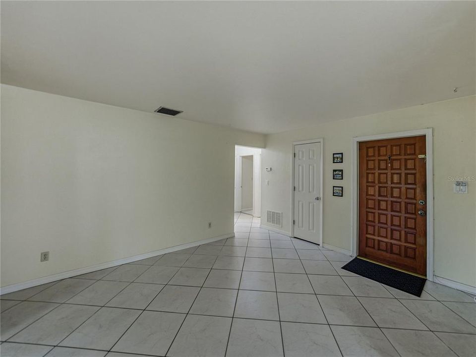 Active With Contract: $350,000 (3 beds, 1 baths, 1185 Square Feet)