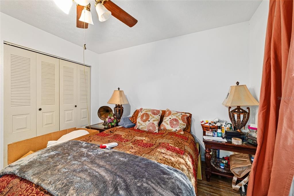 Active With Contract: $199,000 (3 beds, 1 baths, 1074 Square Feet)