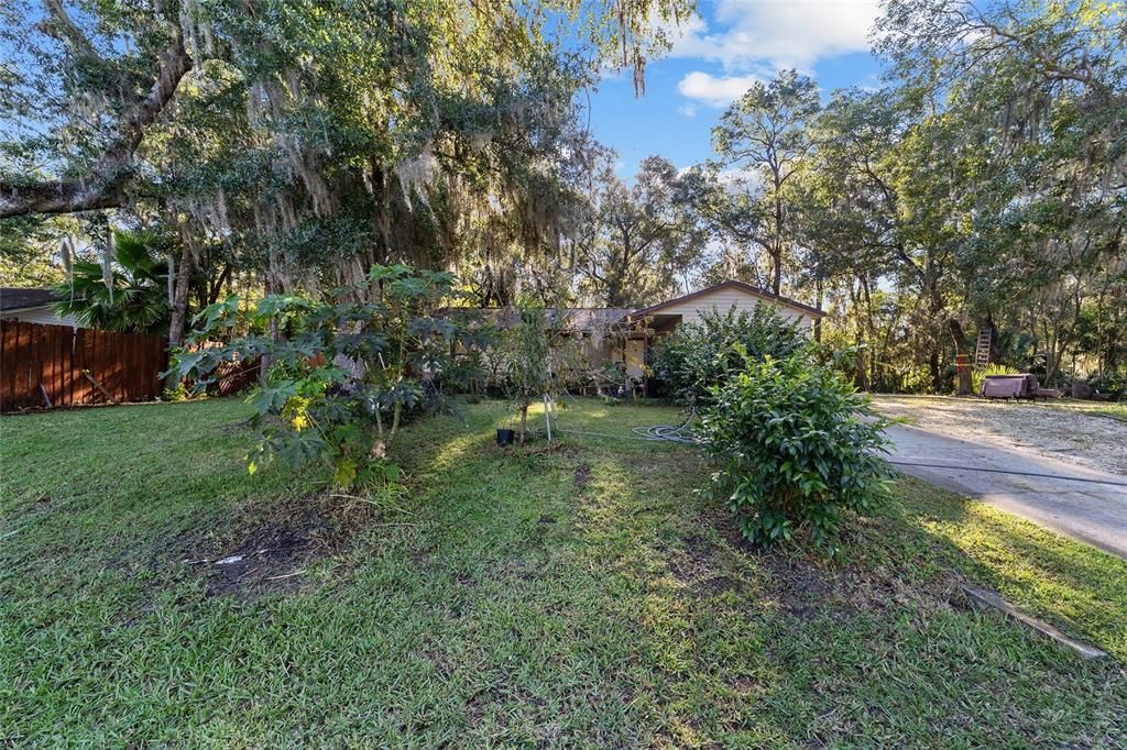 Active With Contract: $199,000 (3 beds, 1 baths, 1074 Square Feet)