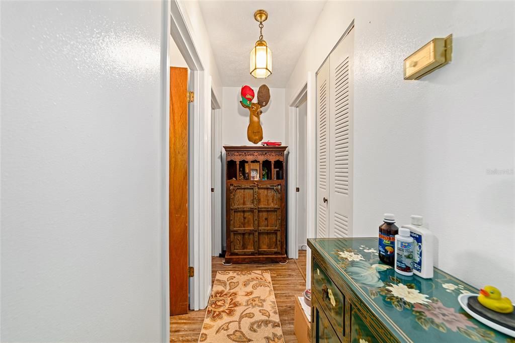 Active With Contract: $199,000 (3 beds, 1 baths, 1074 Square Feet)