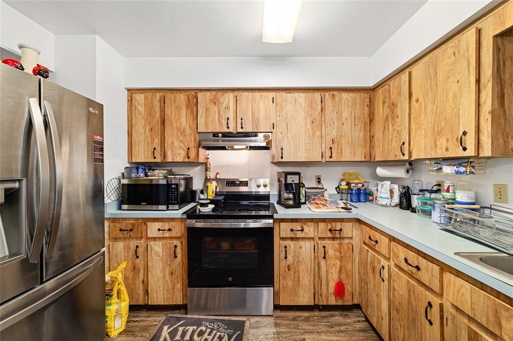 Active With Contract: $199,000 (3 beds, 1 baths, 1074 Square Feet)