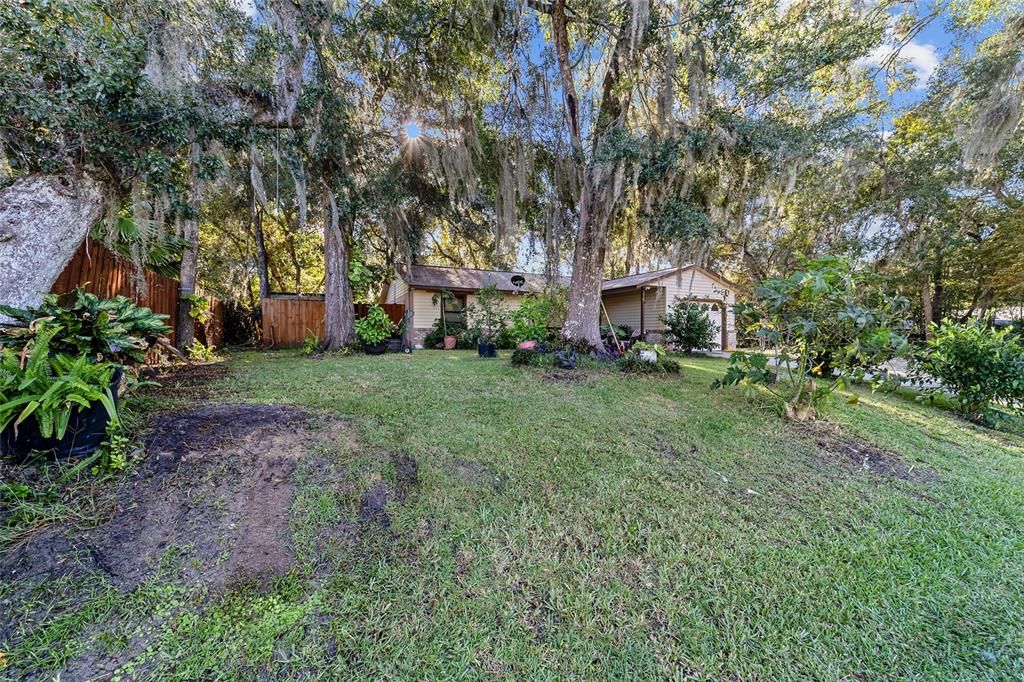 Active With Contract: $199,000 (3 beds, 1 baths, 1074 Square Feet)