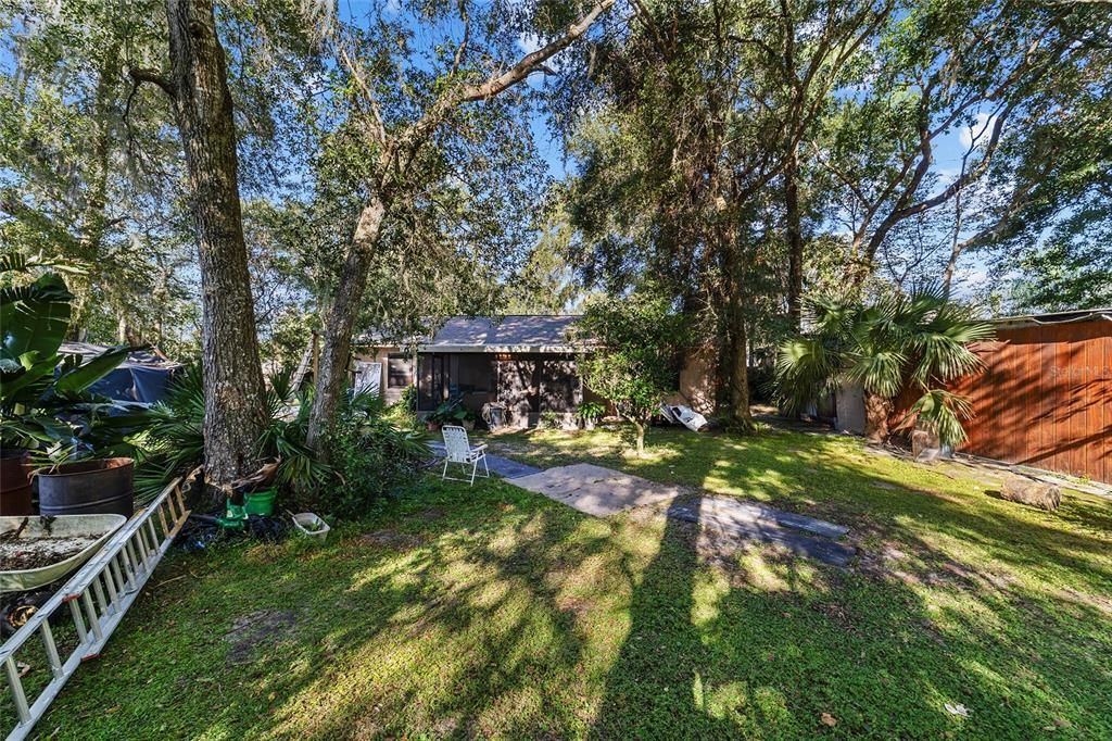 Active With Contract: $199,000 (3 beds, 1 baths, 1074 Square Feet)