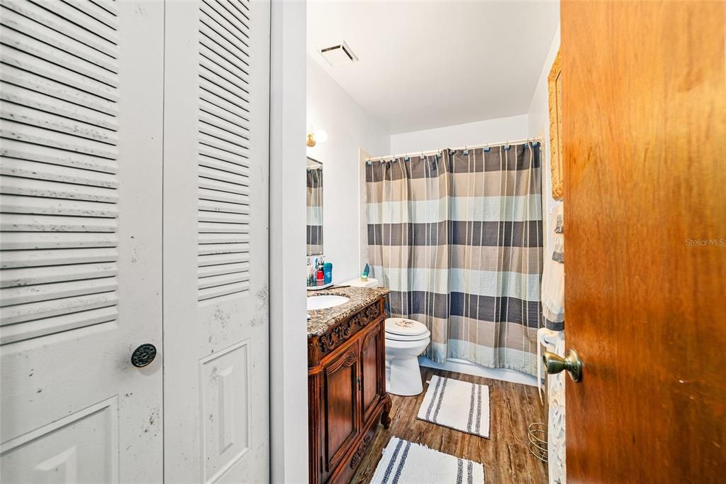 Active With Contract: $199,000 (3 beds, 1 baths, 1074 Square Feet)