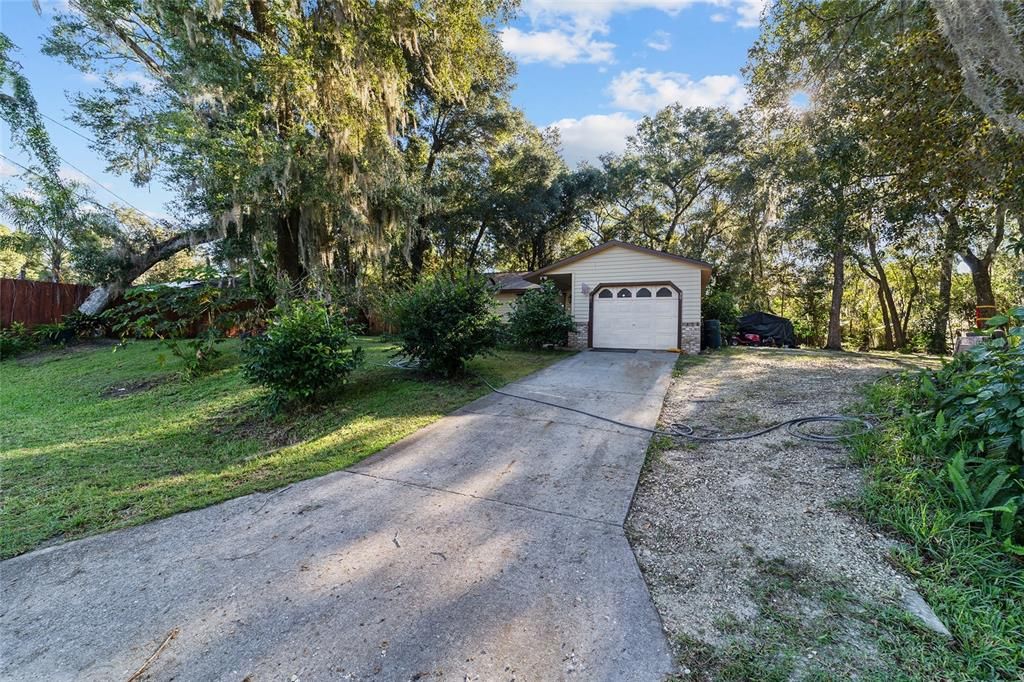 Active With Contract: $199,000 (3 beds, 1 baths, 1074 Square Feet)