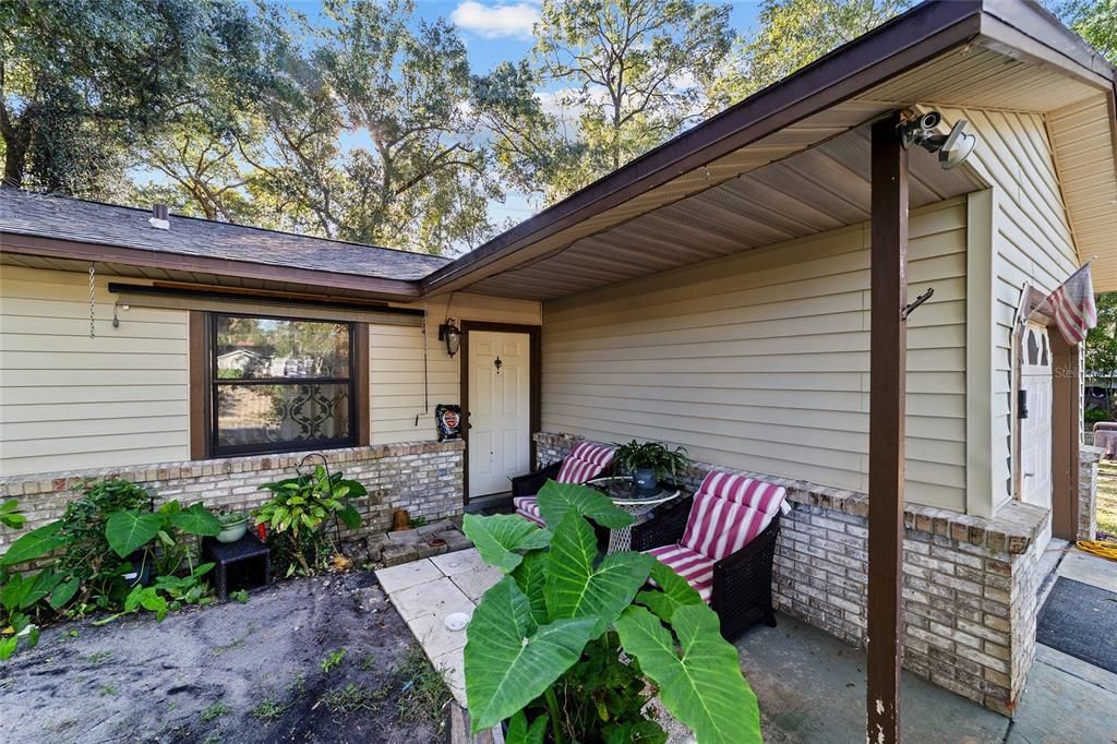 Active With Contract: $199,000 (3 beds, 1 baths, 1074 Square Feet)