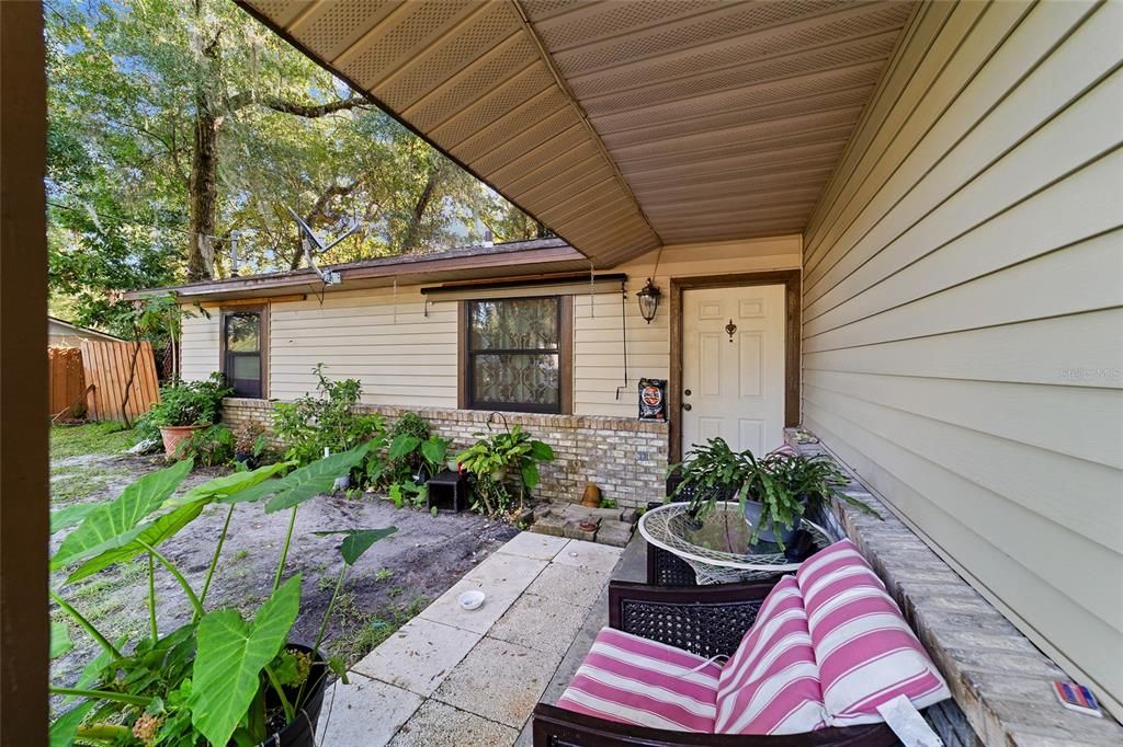 Active With Contract: $199,000 (3 beds, 1 baths, 1074 Square Feet)