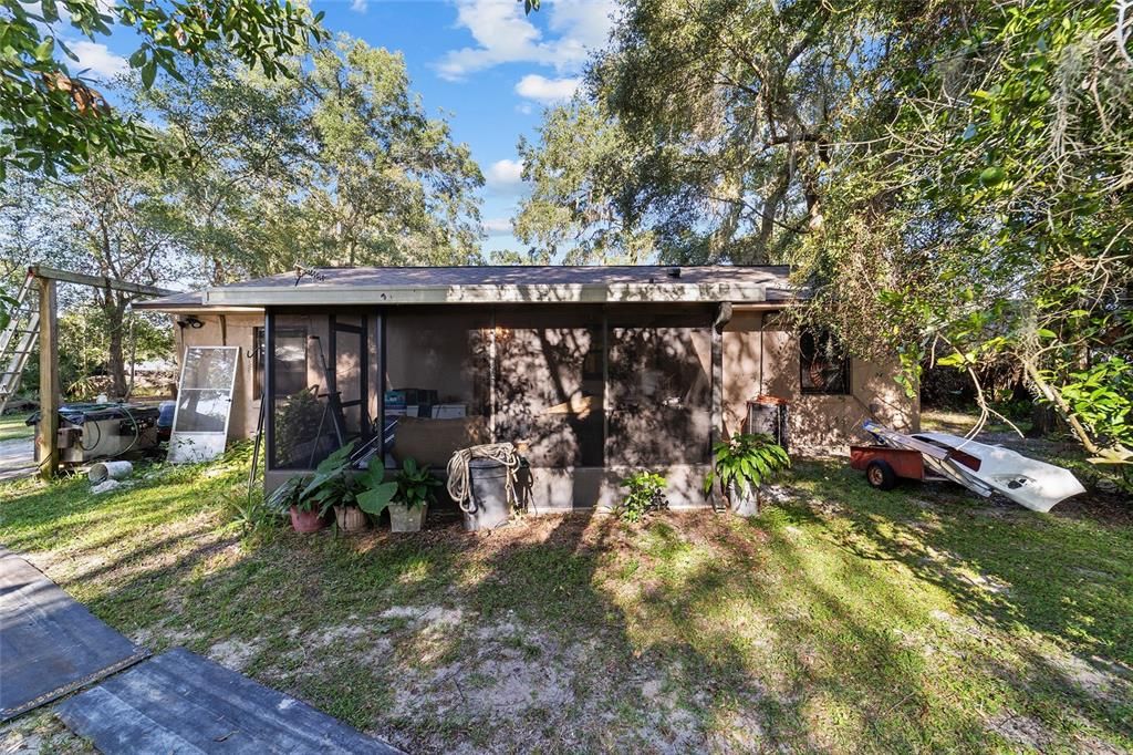 Active With Contract: $199,000 (3 beds, 1 baths, 1074 Square Feet)