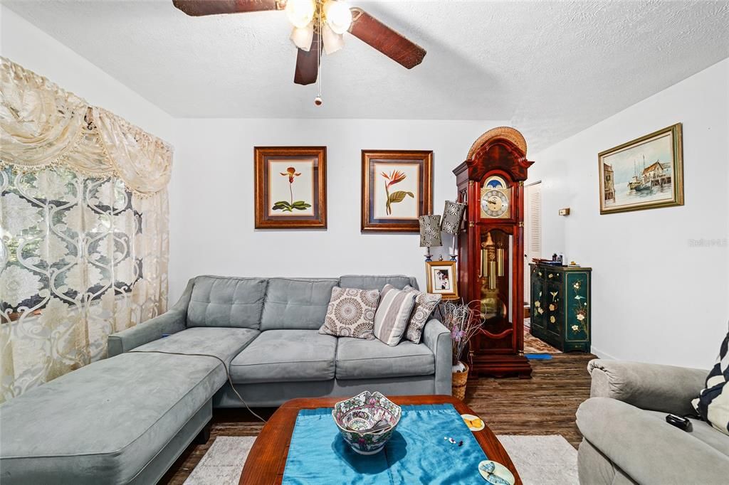 Active With Contract: $199,000 (3 beds, 1 baths, 1074 Square Feet)