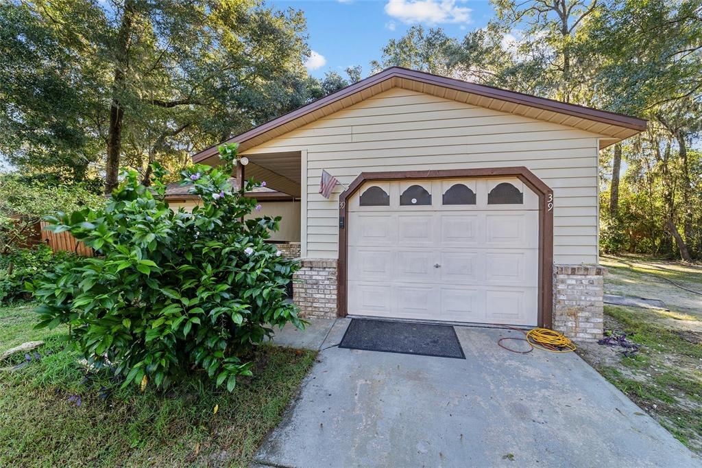 Active With Contract: $199,000 (3 beds, 1 baths, 1074 Square Feet)