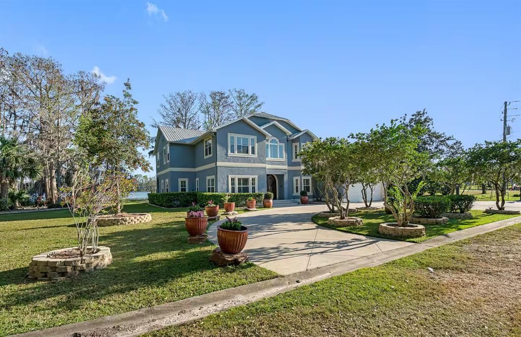 En Venta: $1,050,000 (4 camas, 3 baños, 3692 Pies cuadrados)