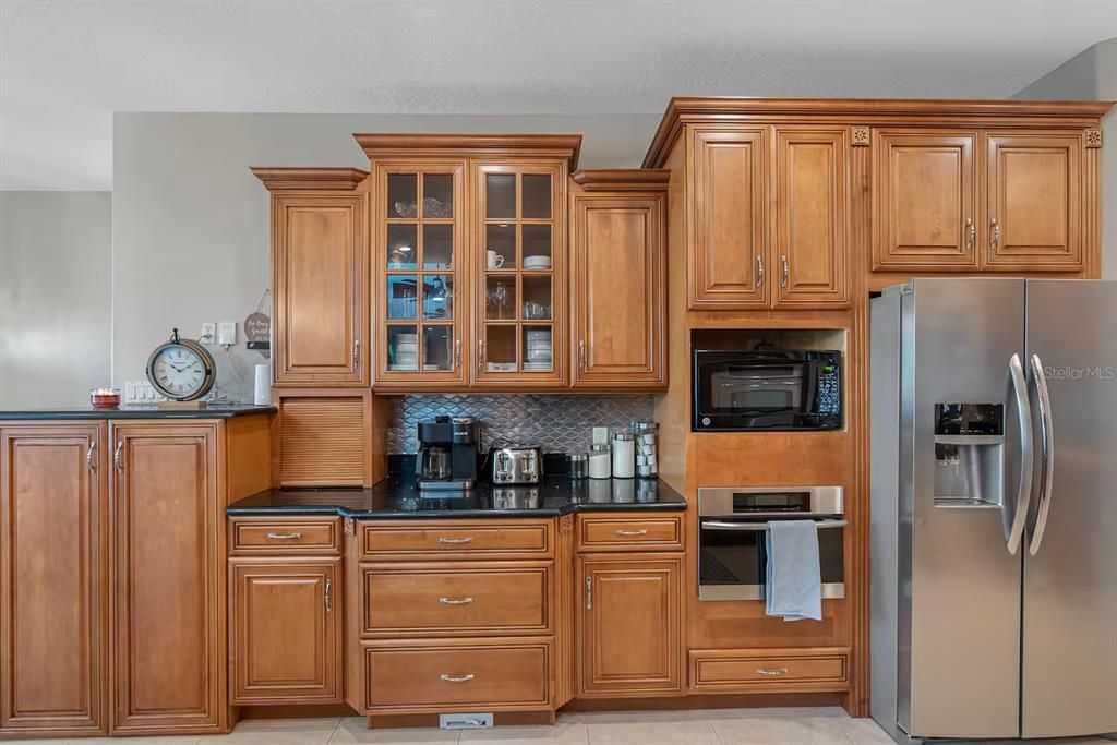 En Venta: $1,050,000 (4 camas, 3 baños, 3692 Pies cuadrados)