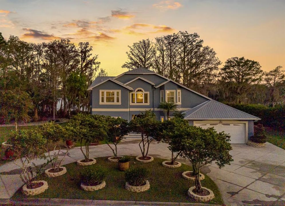 En Venta: $1,050,000 (4 camas, 3 baños, 3692 Pies cuadrados)