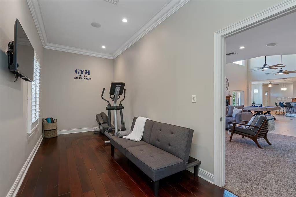 En Venta: $1,050,000 (4 camas, 3 baños, 3692 Pies cuadrados)