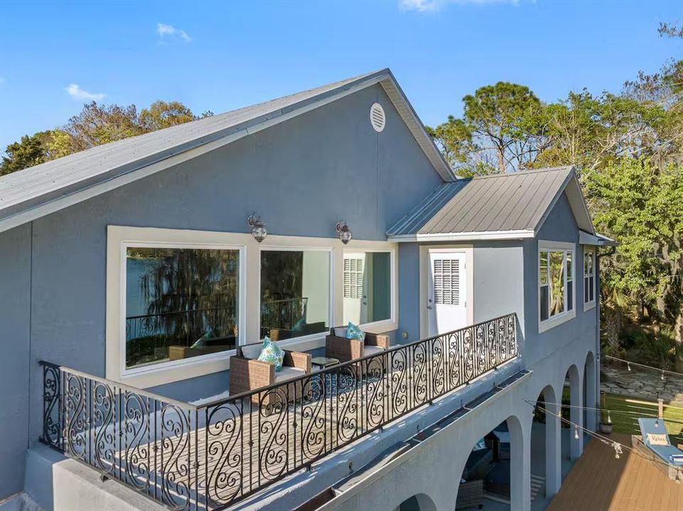 En Venta: $1,050,000 (4 camas, 3 baños, 3692 Pies cuadrados)