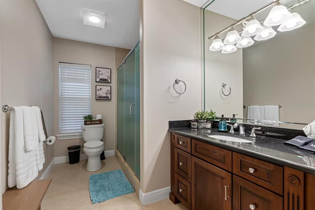 En Venta: $1,050,000 (4 camas, 3 baños, 3692 Pies cuadrados)