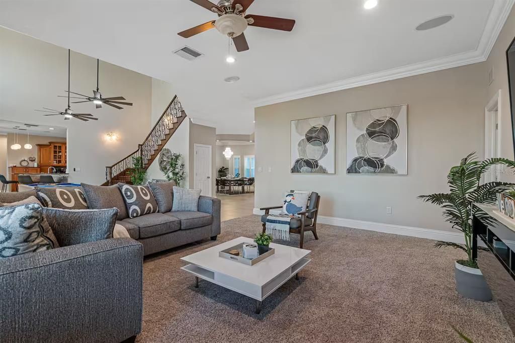 En Venta: $1,050,000 (4 camas, 3 baños, 3692 Pies cuadrados)