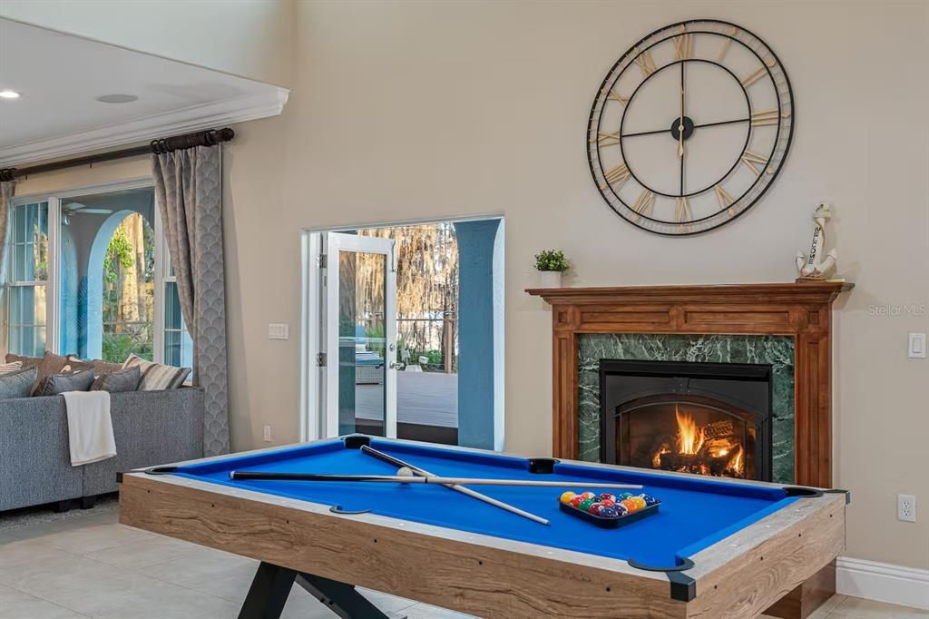 En Venta: $1,050,000 (4 camas, 3 baños, 3692 Pies cuadrados)