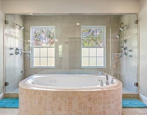 En Venta: $1,050,000 (4 camas, 3 baños, 3692 Pies cuadrados)