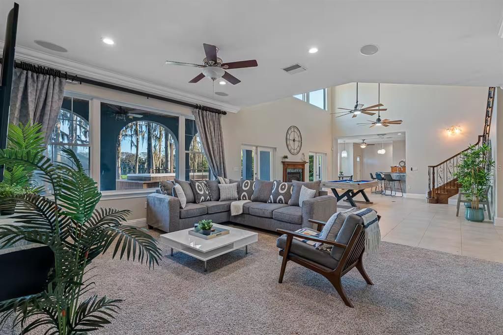 En Venta: $1,050,000 (4 camas, 3 baños, 3692 Pies cuadrados)