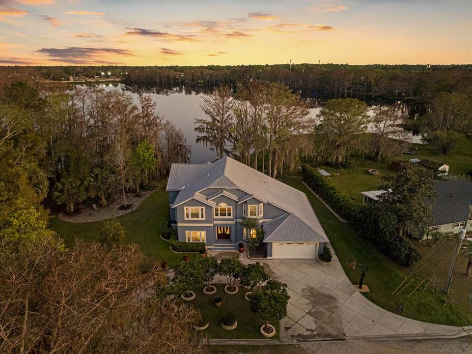 En Venta: $1,050,000 (4 camas, 3 baños, 3692 Pies cuadrados)