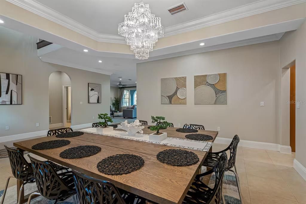 En Venta: $1,050,000 (4 camas, 3 baños, 3692 Pies cuadrados)