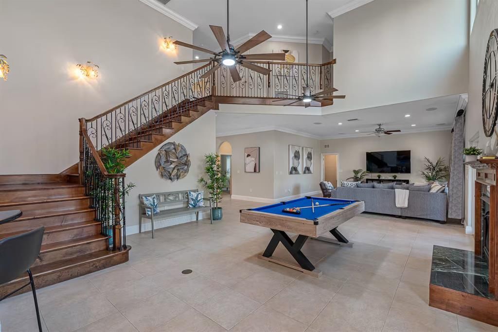 En Venta: $1,050,000 (4 camas, 3 baños, 3692 Pies cuadrados)