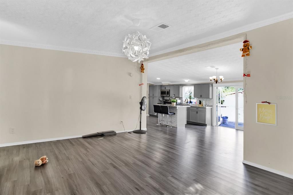 На продажу: $379,999 (3 спален, 2 ванн, 1296 Квадратных фут)