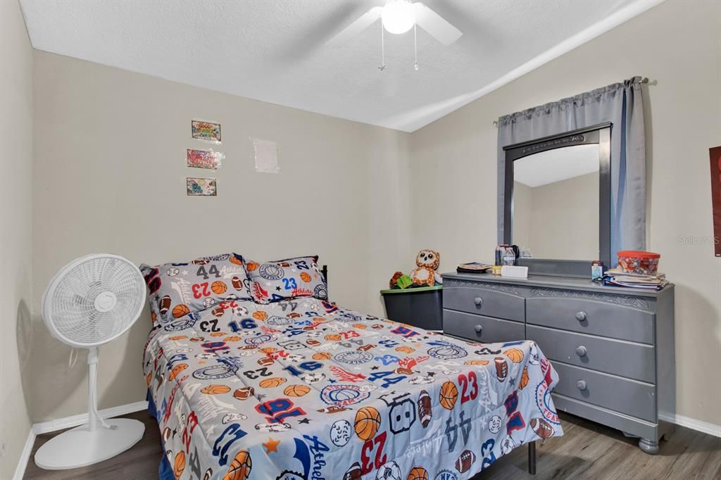 На продажу: $379,999 (3 спален, 2 ванн, 1296 Квадратных фут)