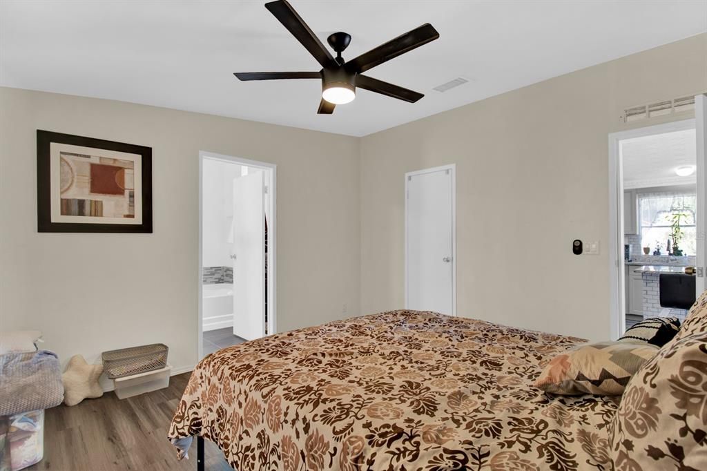 На продажу: $379,999 (3 спален, 2 ванн, 1296 Квадратных фут)