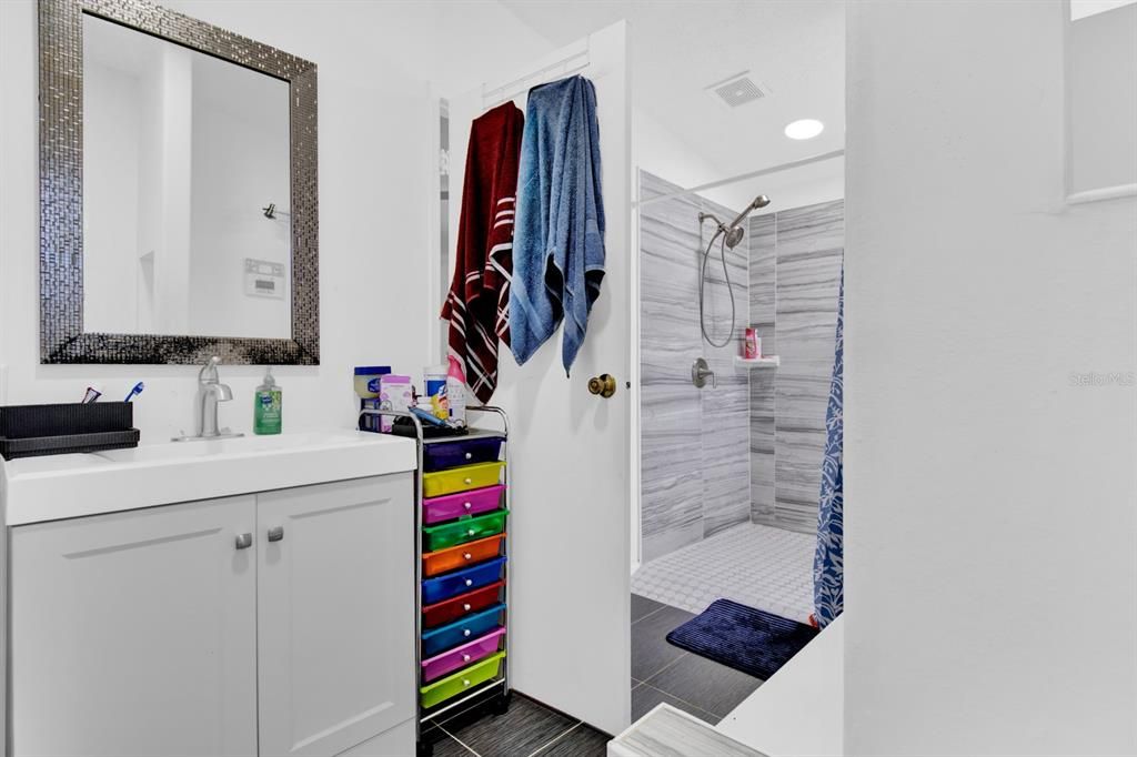 На продажу: $379,999 (3 спален, 2 ванн, 1296 Квадратных фут)