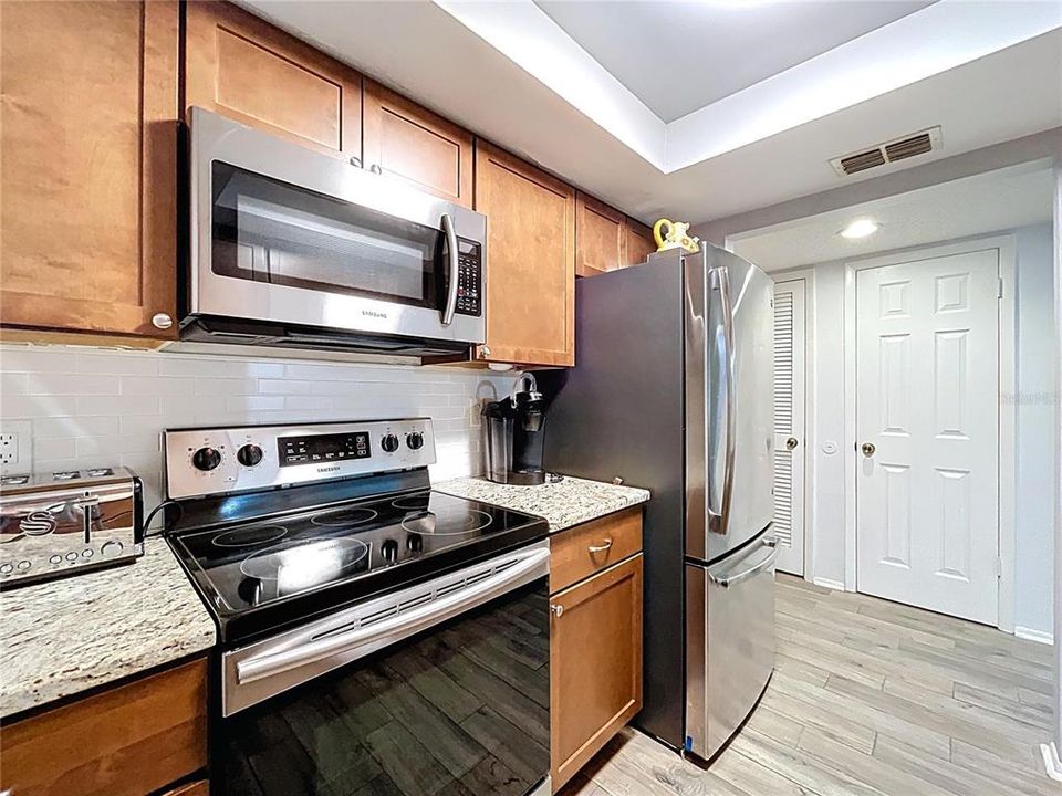 For Sale: $184,000 (2 beds, 2 baths, 955 Square Feet)