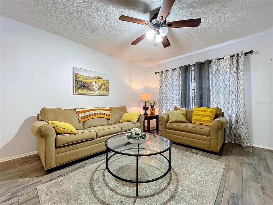 For Sale: $184,000 (2 beds, 2 baths, 955 Square Feet)